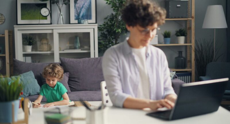 Cum poți gestiona stresul parental și să te bucuri mai mult de rolul de părinte?